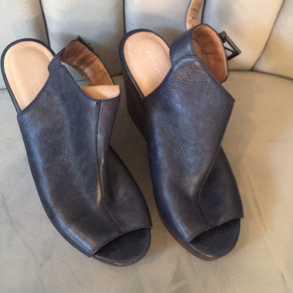 Blue leather wedges-EUC - Picture 2 of 6